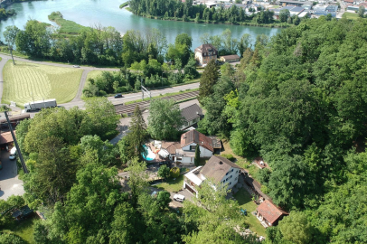 Luftaufnahme mit Blick auf den Rhein